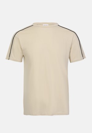 Bež t-särk pehmest kangast, lühikeste varrukatega ja mustade külgtriipudega. Klassikaline ümmargune kaelus ilma nähtavate logodeta.