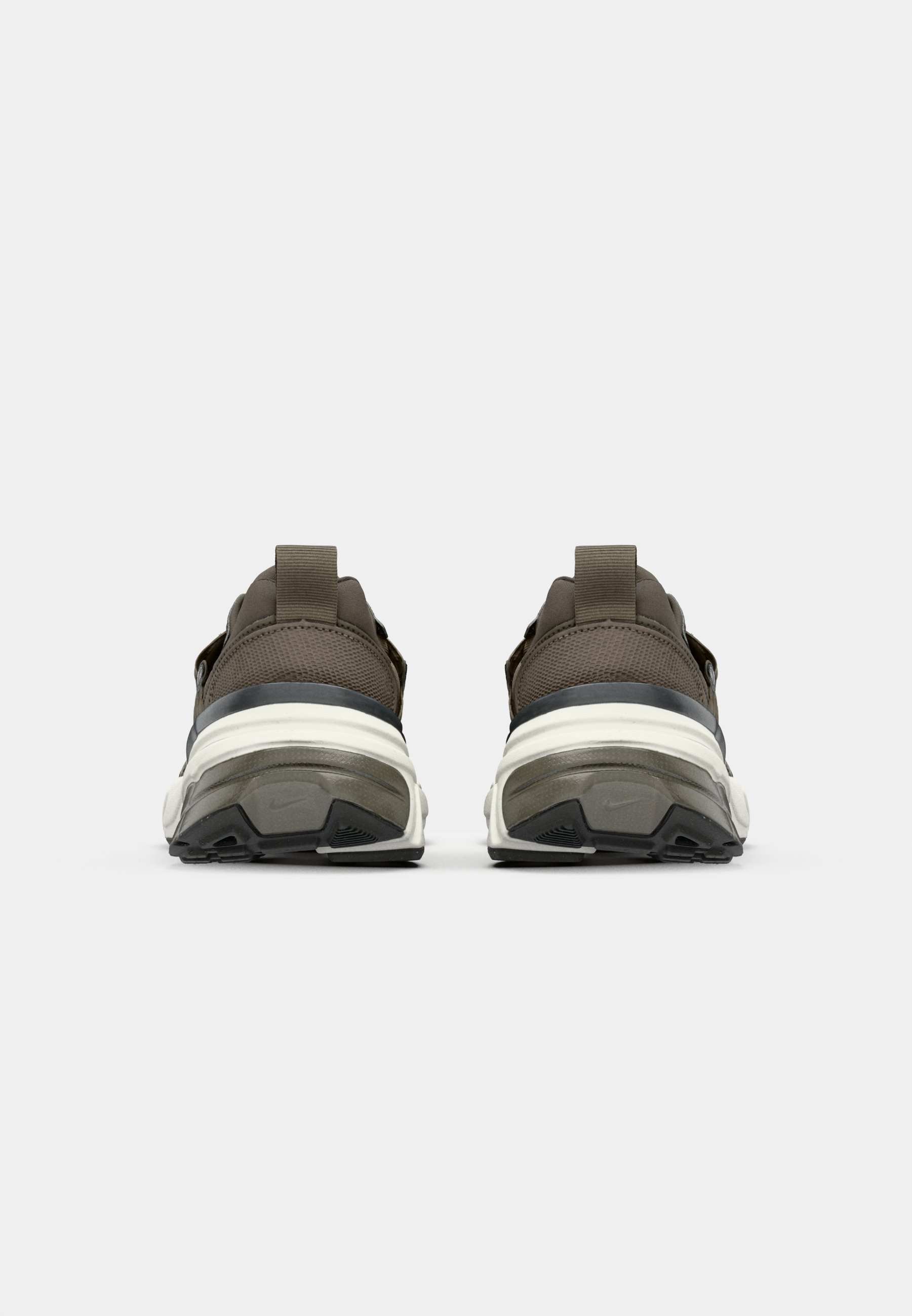 Nike Sportswear V2K RUN - Sneakers low - mink brown/ironstone/team