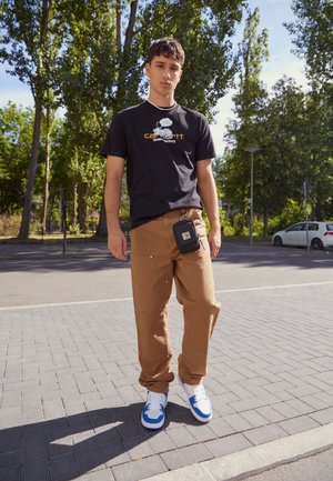 DREAM FACTORY - Print T-shirt - black