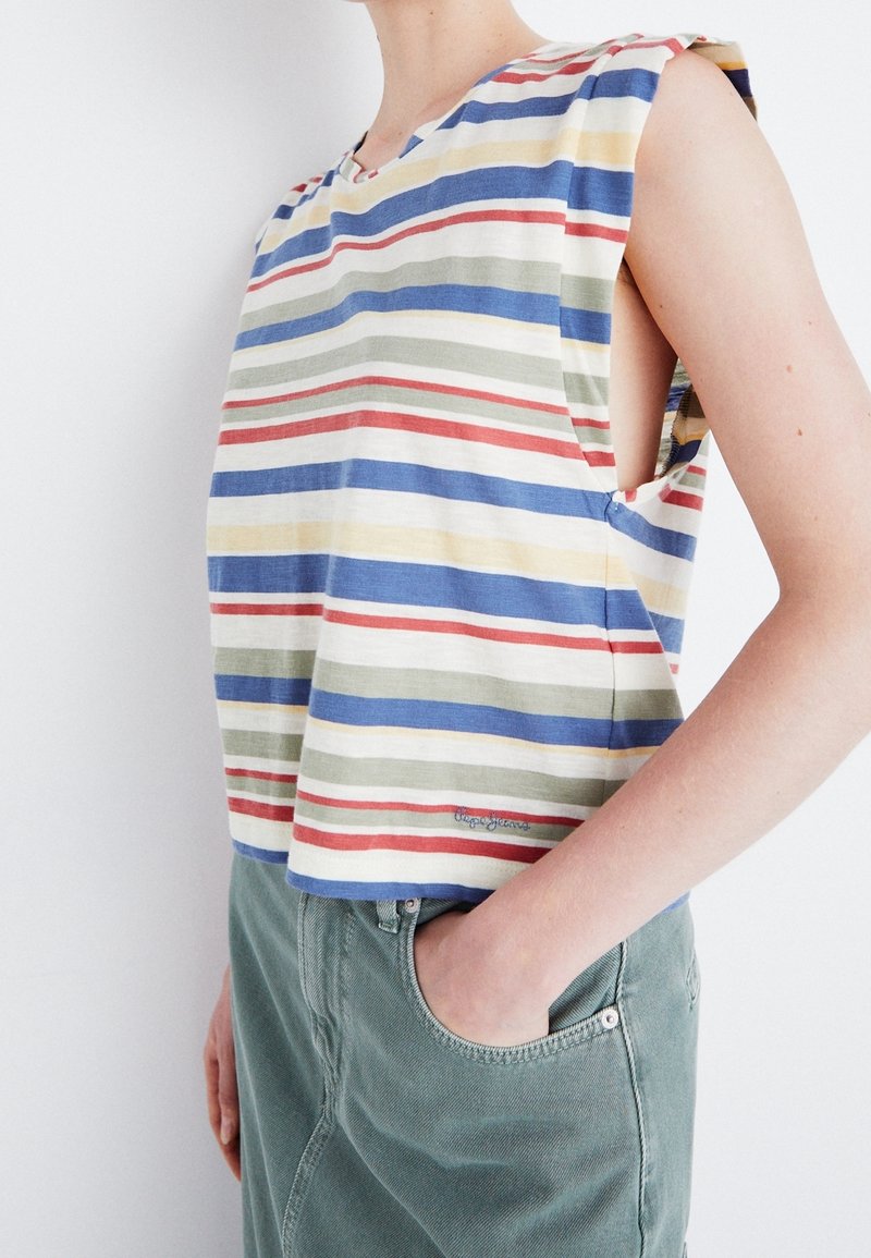 Top sans manches rayé en coton, avec des bandes horizontales bleues, vertes, rouges et jaunes. Design en V, longueur raccourcie et fentes latérales.