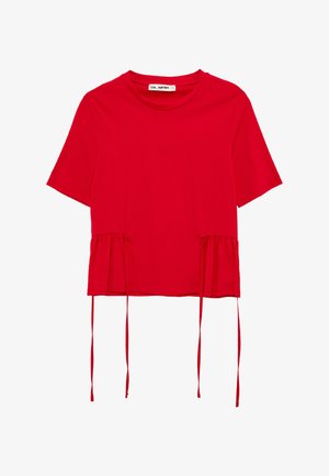 Blusa rossa a maniche corte con scollo tondo, dettagli con coulisse regolabili su entrambi i lati vicino all'orlo.