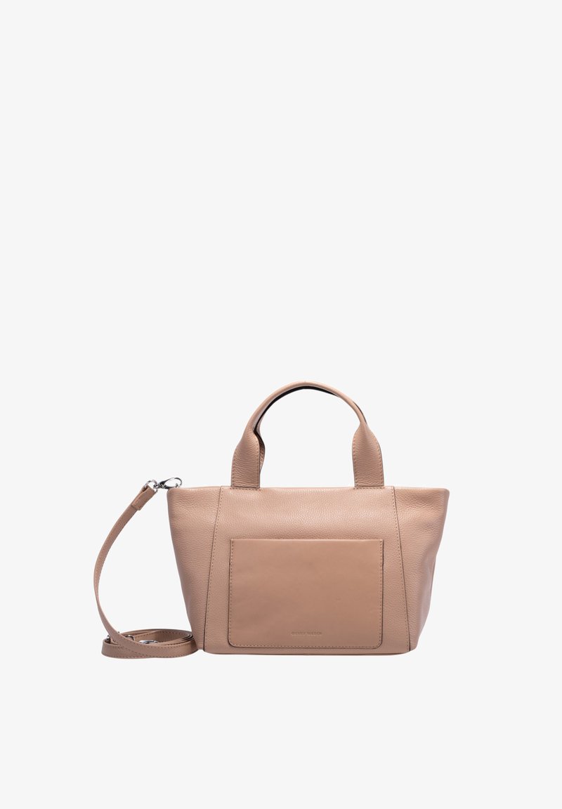 Beige læderhåndtaske med tekstureret finish, to hanke og en aftagelig skulderrem. Har en forlommer med glat panel.