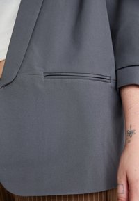 ONLY Carmakoma CARELLY 3/4 LIFE - Bleizeris - magnet