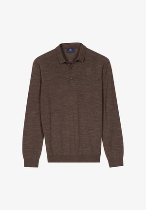 Bruin poloshirt met lange mouwen gemaakt van gestructureerde stof, met een kraag en drie knopen aan de voorkant. Eenvoudig ontwerp met geribde zoom.