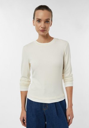 - Bluzka z długim rękawem