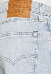 Levi's® SKINNY TAPER - Calças de ganga de corte skinny - light indigo - worn in