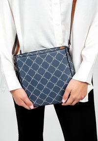 Tamaris ANASTASIA - Bandolera - smokeblue