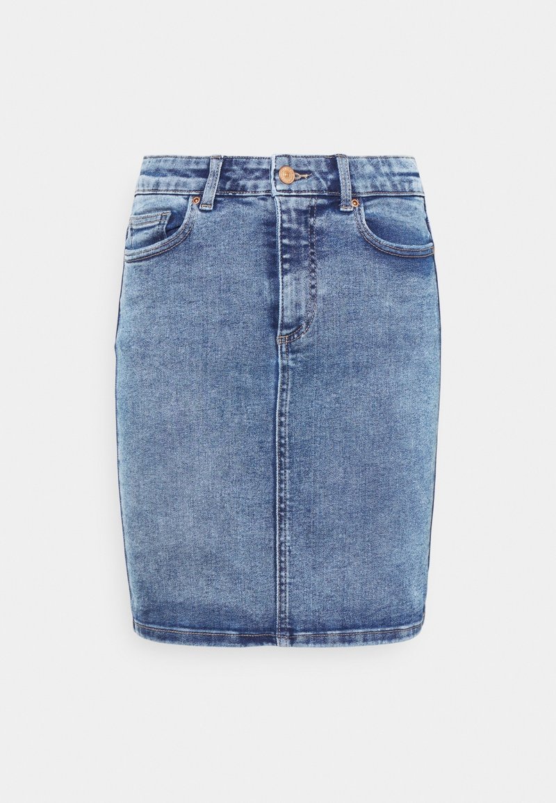 Jupe en denim bleu avec poches avant, passants de ceinture, fermeture par boutons et détail délavé, présentée sur fond blanc.