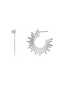 Orecchini a cerchio in argento con un design a esplosione solare, caratterizzati da punte allungate che si irradiano dal telaio circolare; includono un perno dritto e una chiusura.