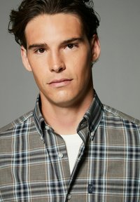 Next EASY OXFORD - Majica - neutral brown grey tartan check