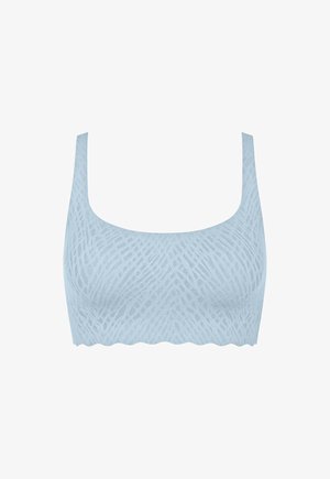 Lyseblå sømløs bh med brede stropper og et diskret teksturmønster over stoffet.