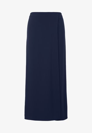 Granatowa maxi spódnica wykonana z gładkiego materiału. Posiada prosty fason z bocznym rozcięciem, które ułatwia ruch. Bez widocznych akcesoriów ani wzorów.