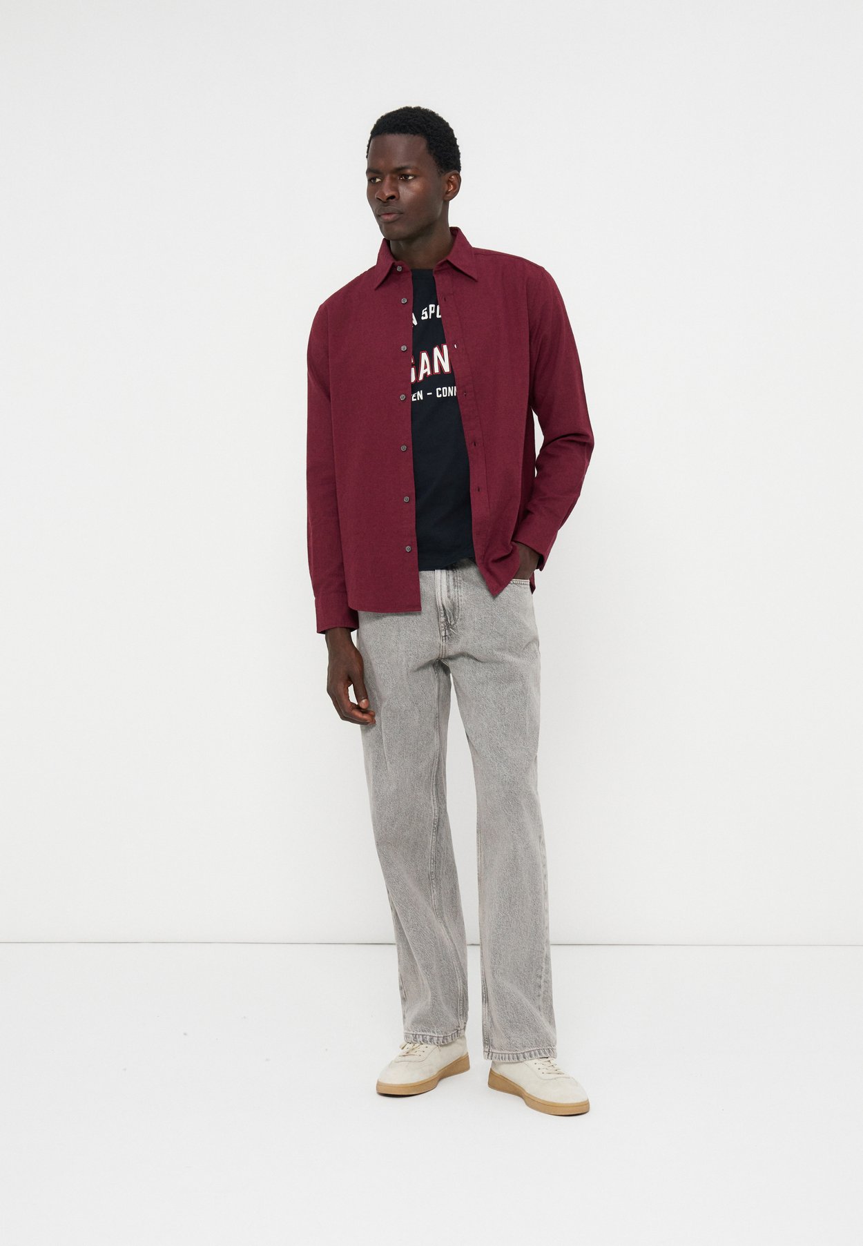 REGULAR FIT