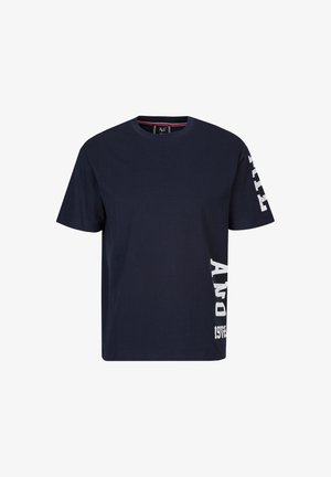 Navyblaues Baumwoll-T-Shirt mit kurzen Ärmeln und Rundhalsausschnitt, mit weißem Grafikutdruck auf der Vorderseite und dem rechten Ärmel.
