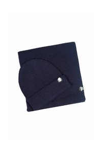 Navy-Blau gestrickte Mütze mit umgeschlagenem Saum, kombiniert mit einem passenden rechteckigen Schal. Beide weisen eine weiche Textur und subtile Nähdetails auf.