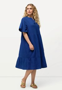 Ulla Popken TEXTURED SHORT SLEEVE SPLIT NECK  - Denní šaty - blue