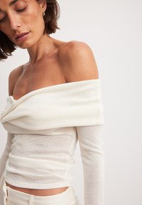 NA-KD OFF SHOULDER - Pluus - offwhite