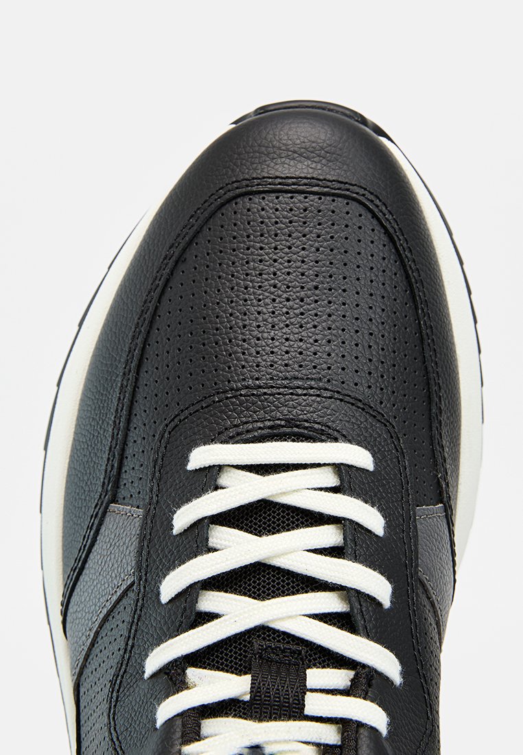 Sneaker low