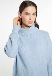 Thumbnail Image 4