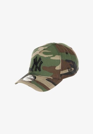 Camouflage-patterned cap in green and brown, featuring a black embroidered 'NY' logo, curved brim, and a tag on the underside.