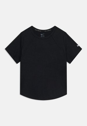 Μαύρο κοντομάνικο μπλουζάκι τρεξίματος Nike Dri-FIT με στρογγυλή λαιμόκοψη, λογότυπο Nike μέσα στην επίχριση και μικρό swoosh στο αριστερό μανίκι.