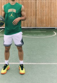 Nike Performance Fanartikel - green