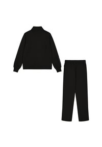 Sudadera negra con cuello y puños de canalé, combinada con pantalones de chándal negros a juego que cuentan con una cinturilla elástica.