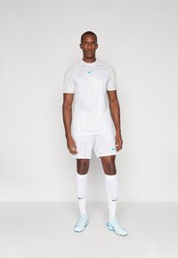 Nike Performance TOP - Camiseta deportiva - photon dust/dynamic turquoise