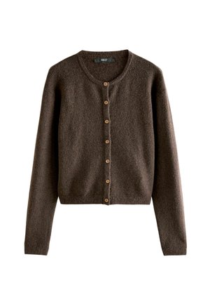 Brūns adīts kardigans ar apaļu kakla izgriezumu un pogu aizdari. Tam ir garas piedurknes un īsāks dizains. Mīksta tekstūra ar smalku rakstu.