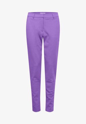 Pantalons extensibles violets avec une coupe slim, présentant une texture lisse, des passants de ceinture et des poches avant discrètes. Pas de marques ni de motifs visibles.