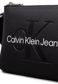 Calvin Klein Jeans SCULPTED CAMERA POUCH MONO - Cross body bag - fashion black