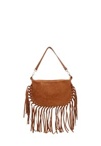 Bruine suède schoudertas met een klep en lange franjes die aan de onderkant en zijkanten hangen, tegen een witte achtergrond.