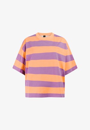 Kurzärmeliges Baumwoll-T-Shirt mit breiten, horizontalen orangen und violetten Streifen und einem Rundhalsausschnitt.
