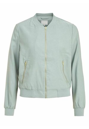 Chaqueta bomber verde claro con cuello, puños y dobladillo de canalé, cremallera frontal y dos bolsillos laterales con cremallera, mostrada sobre un fondo blanco.