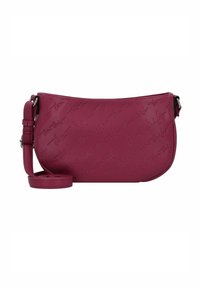 Bolso cruzado de piel rosa con logo de la marca en relieve, textura suave, correa ajustable y diseño compacto y redondeado.