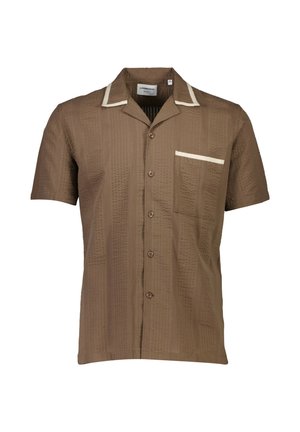 Korte mouwen bruine shirt met een gestructureerde stof, verticale strepen, crèmekleurige accenten op de kraag en de zak, en een knoopsluiting aan de voorkant.