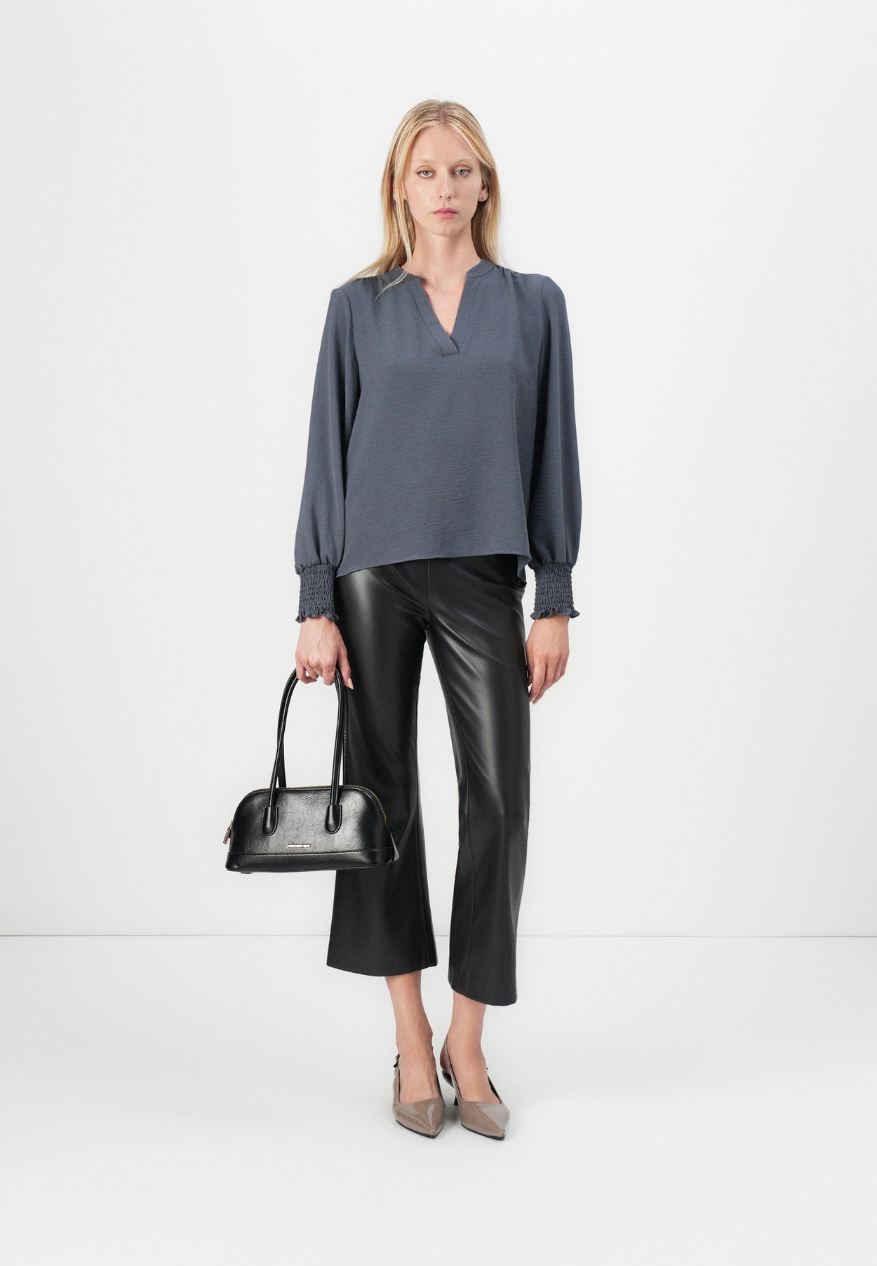 ONLMETTE V-NECK LS SMOCK TOP NOOS WVN