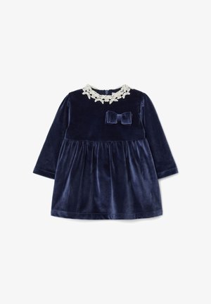 Abito per neonata in velluto blu navy con maniche lunghe, colletto in pizzo bianco e fiocco in velluto coordinato sul petto.