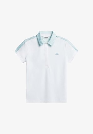 Biała koszulka polo z krótkimi rękawami, z jasnoniebieskim teksturowanym kołnierzykiem i akcentami na ramionach. Małe logo w jasnoniebieskim kolorze na piersi.