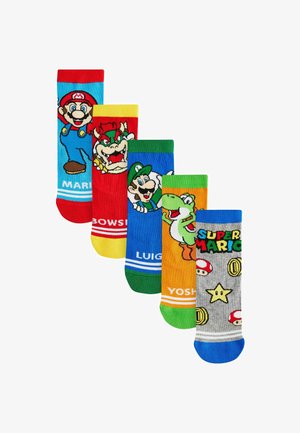 Vijf paar kleurrijke katoenen sokken met afbeeldingen van Mario, Bowser, Luigi, Yoshi en Super Mario, met felle kleuren en speelse ontwerpen.