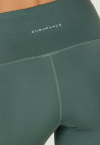 Endurance Trikoot - balsam green