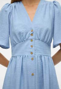 Vero Moda Marškininė suknelė - chambray blue