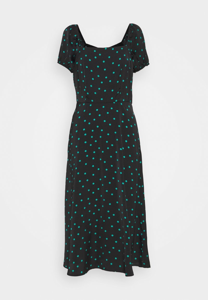 Černé šaty s krátkými nafouknutými rukávy, čtvercovým výstřihem a přiléhavým pasem. Mají vzor s puntíky v tyrkysové barvě. Střední délka a hladká textura.