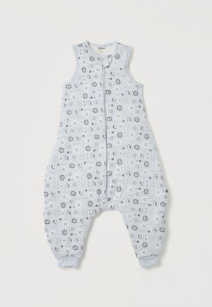 Sac de couchage bébé gris sans manches avec fermeture éclair à l'avant et motifs d'étoiles, d'animaux et de lettres en gris foncé et blanc.
