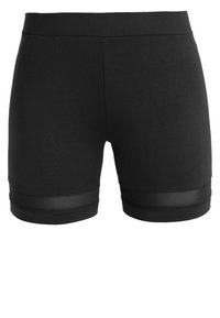 Mustat urheilushortsit, jotka on valmistettu joustavasta kankaasta. Ominaisuuksiin kuuluu sileä vyötärönauha ja läpinäkyvät sivuakkentsit helman lähellä.