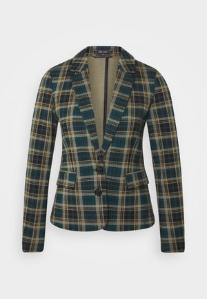 Blazer entallado de mujer con patrón de cuadros en verde, beige y negro, cierre frontal de dos botones, solapas de muesca y bolsillos con solapa.