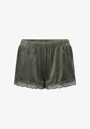 Shorts de terciopelo verde oscuro con cintura elástica y borde de encaje festoneado en el dobladillo, que presentan una textura suave y un corte relajado.