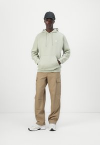 New Balance SPORT ESSENTIALS HOODIE UNISEX - Sweater - green