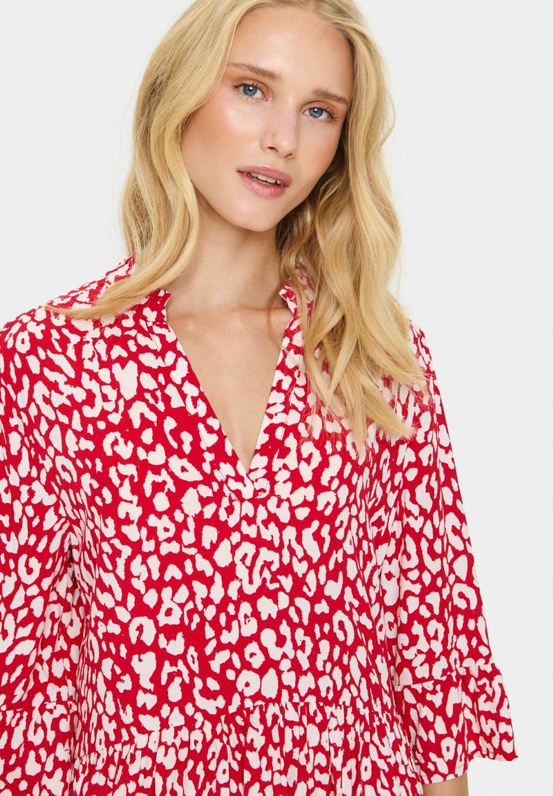 Saint Tropez EDASZ Day dress crimson leopard/red Zalando