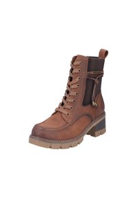 Bottines à lacets marron avec un panneau en maille texturée, semelle en caoutchouc robuste et un léger talon ; présente des accents de quincaillerie décoratifs.